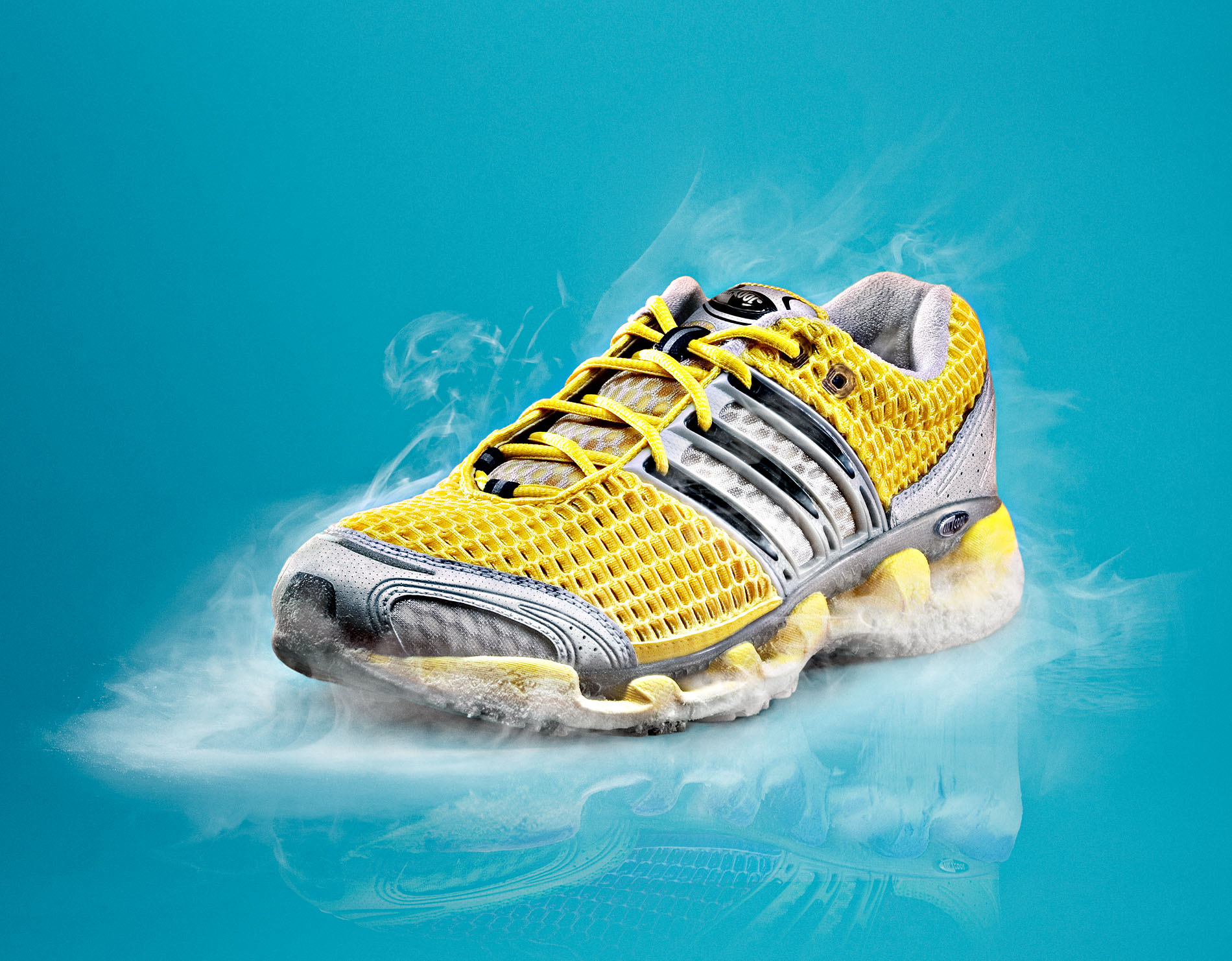 ADIDAS_Clima_Cool Adidas Clima Cool ist ein Composing der Schalterhalle Postproduktion und Tobias Winkler - Bildbearbeitung München.
