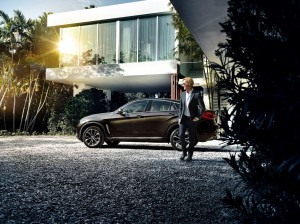 BMW X6 - Miami 03 is a car look composing by Schalterhalle post production and Tobias Winkler - Retouching Munich.